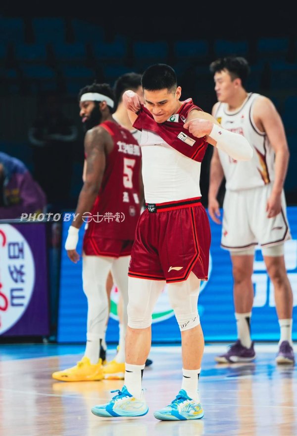 xingkong 陈盈骏18+12助首钢险胜广东 福建惜败天津